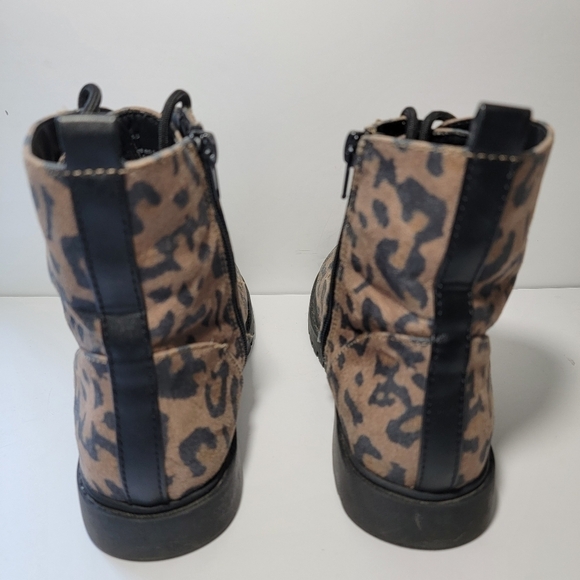 NORDSTROM Camille Pearl Tan Leopard Print Lug Boot Sz Kids 4/Adult 7 Side Zip - Picture 4 of 9